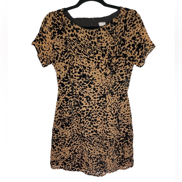 NWOT Short Sleeve Leopard Mini Dress Size M - Picture 2 of 6
